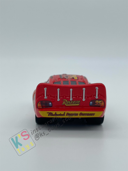 PRE-OWNED / LOOSE DISNEY PIXAR CARS - "MUDDY LIGHTNING MCQUEEN" - FINAL LAP SERIES - DISPLAYED CONDITION