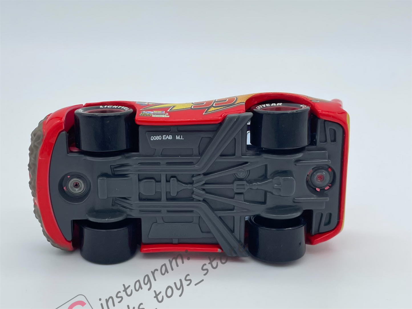 PRE-OWNED / LOOSE DISNEY PIXAR CARS - "MUDDY LIGHTNING MCQUEEN" - FINAL LAP SERIES - DISPLAYED CONDITION