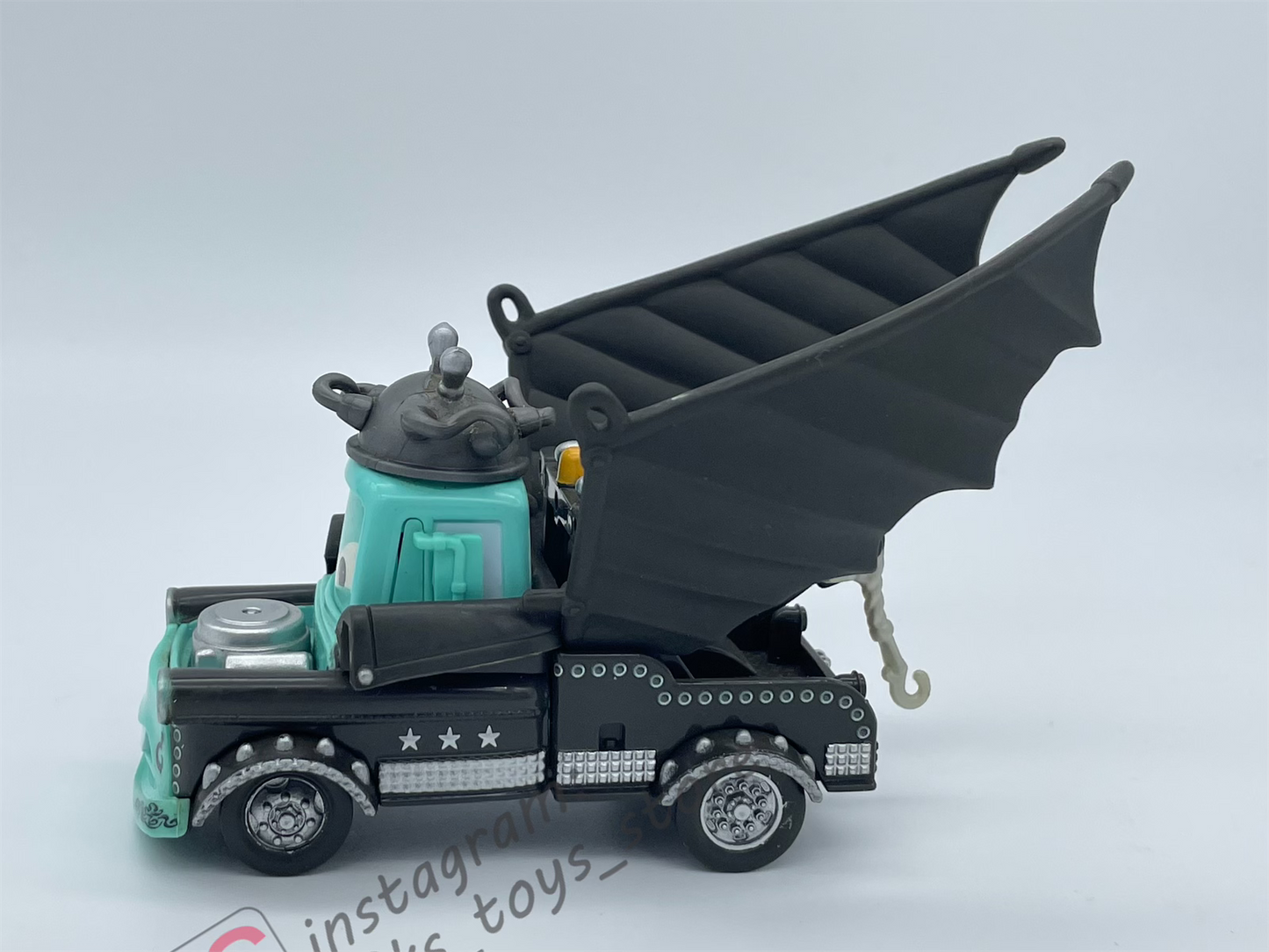 PRE-OWNED / LOOSE DISNEY PIXAR CARS - "MUSIC VIDEO MATER" - HEAVY METAL MATER SERIES - GOOD CONDITION