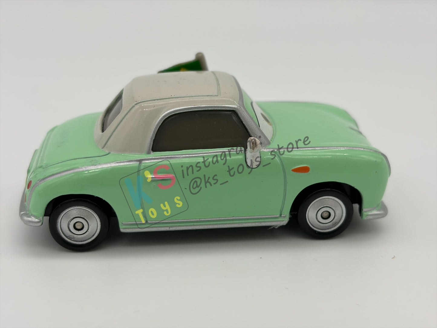 PRE-OWNED / LOOSE DISNEY PIXAR CARS BY MATTEL - "DENISE BEAM (UNIBODY)" CARS 2 RACE FANS SERIES - NEAR MINT CONDITION