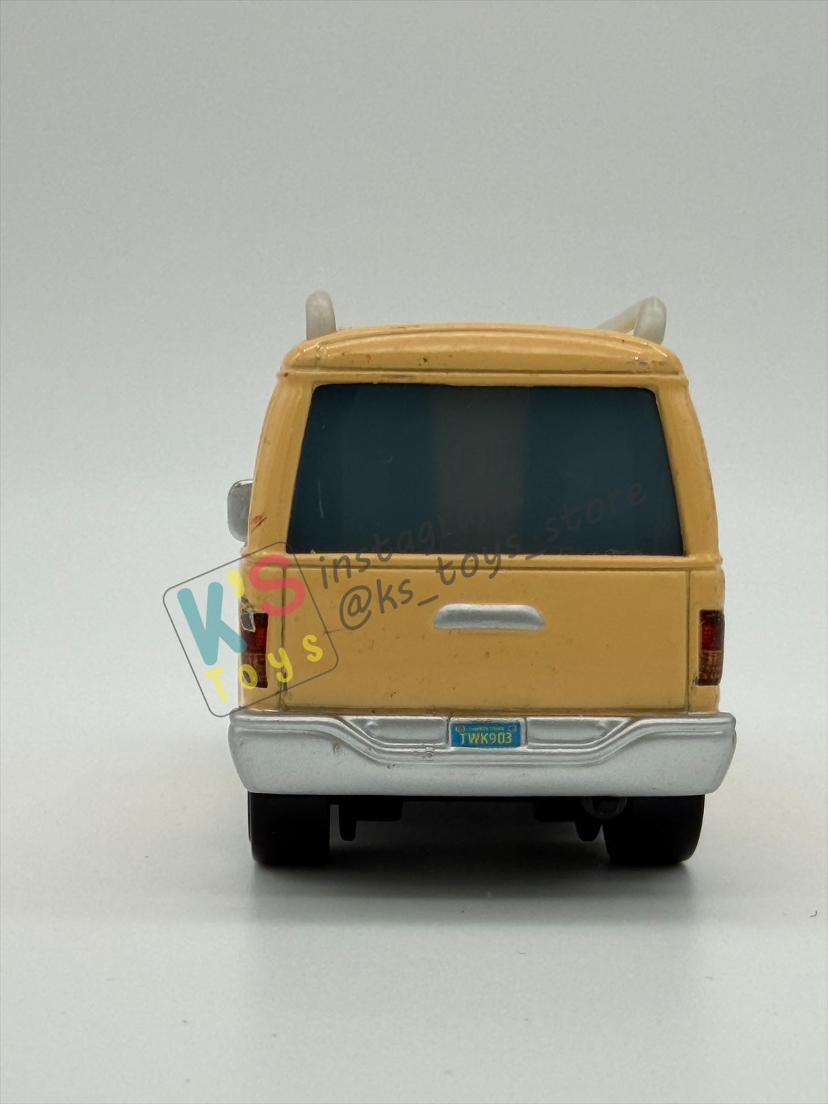 PRE-OWNED / LOOSE DISNEY PIXAR CARS BY MATTEL - "BENNY BRAKEDRUM" RACE FANS SERIES - GOOD CONDITION