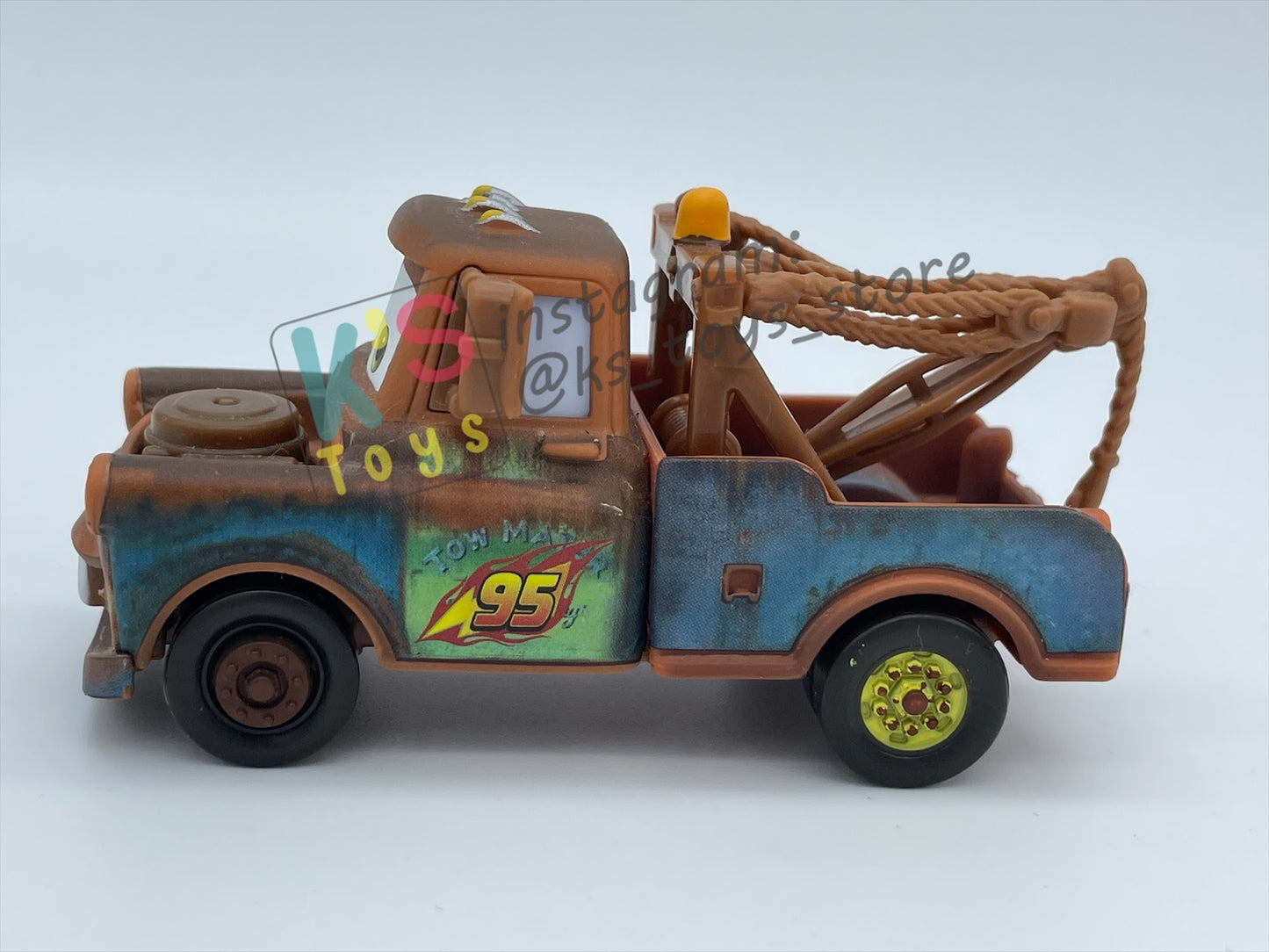PRE-OWNED / LOOSE DISNEY PIXAR CARS BY MATTEL - "RACE TEAM MATER" - CARS 2 SERIES - NEAR MINT CONDITION - READ DESCRIPTION!!!!!!!!!!!