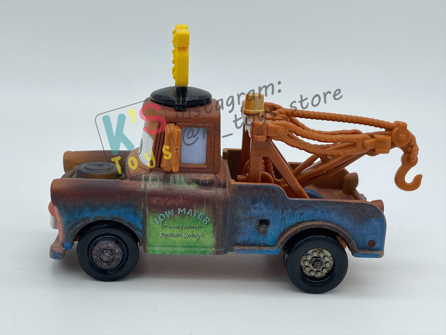PRE-OWNED / LOOSE DISNEY PIXAR CARS BY MATTEL - "MATER WITH #95 HAT" - CARS 3 SERIES - NEAR MINT CONDITION - READ DESCRIPTION!!!!!!!!!!!