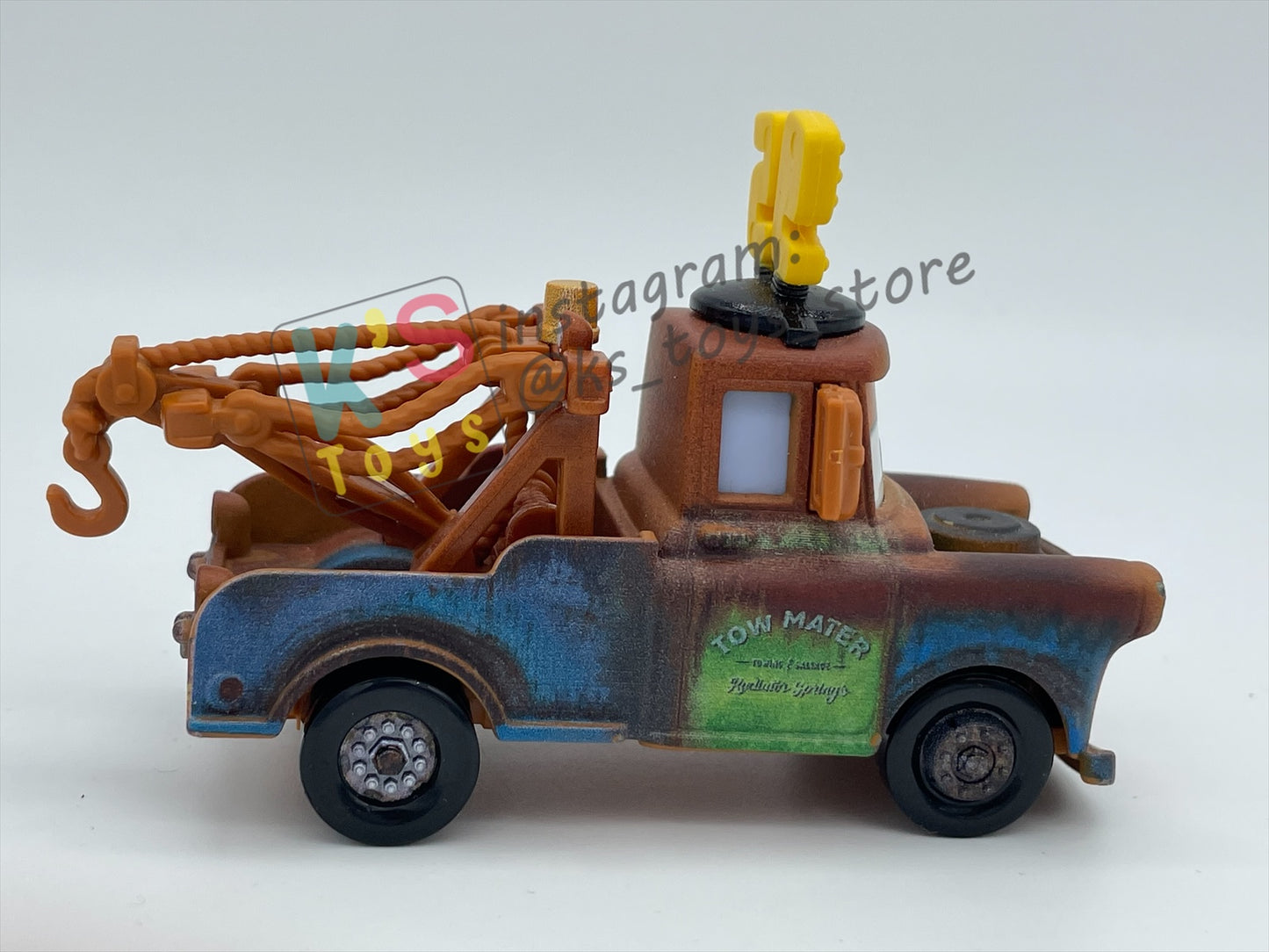 PRE-OWNED / LOOSE DISNEY PIXAR CARS BY MATTEL - "MATER WITH #95 HAT" - CARS 3 SERIES - NEAR MINT CONDITION - READ DESCRIPTION!!!!!!!!!!!
