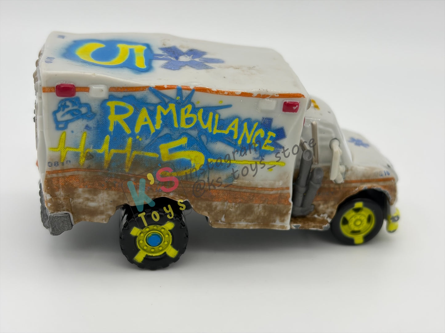 PRE-OWNED / LOOSE DISNEY PIXAR CARS - "DR DAMAGE" THUNDER HOLLOW SERIES - GOOD CONDITION - READ DESCRIPTION!!!!!!
