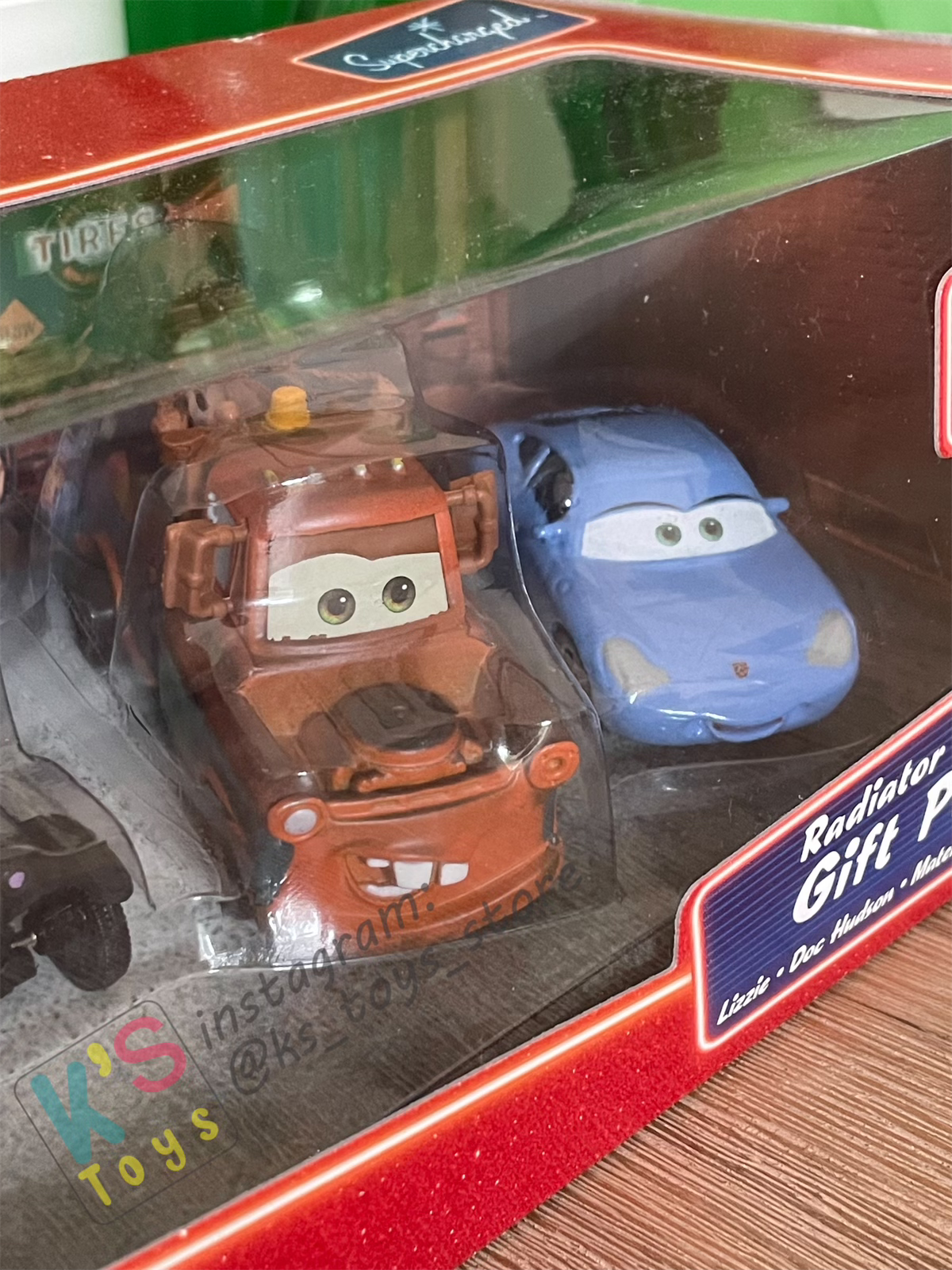 Gift Set Disney Pixar Cars 1:55 - 5-Pack Radiator Springs, Sheriff, Doc Hudson, Lizzie, Mater and Sally - BNIP