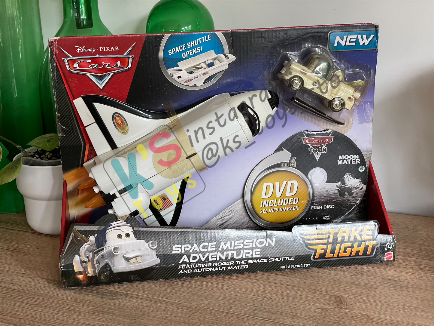 DISNEY PIXAR CARS BY MATTEL - SPACE MISSION ADVENTURE FEATURING ROGER THE SPACE SHUTTLE AND AUTONAUT MATER - BNIB