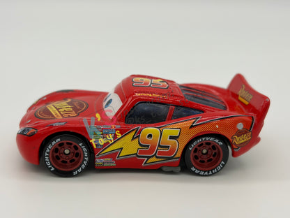 PRE-OWNED / LOOSE DISNEY PIXAR CARS - "TAR LIGHTNING MCQUEEN" CARS SERIES - NEAR MINT CONDITION - READ DESCRIPTION!!!!!!