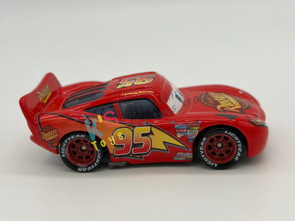 PRE-OWNED / LOOSE DISNEY PIXAR CARS - "TAR LIGHTNING MCQUEEN" CARS SERIES - NEAR MINT CONDITION - READ DESCRIPTION!!!!!!