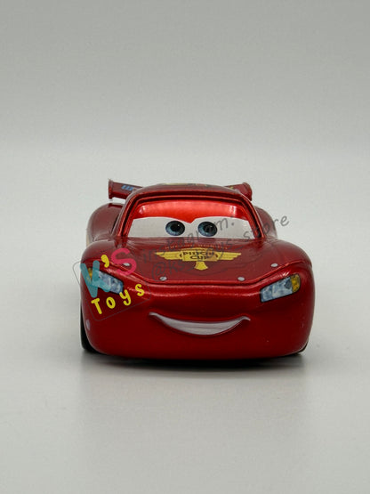 PRE-OWNED / LOOSE DISNEY PIXAR CARS 1:55 BY MATTEL - "CARS 2 LIGHTNING MCQUEEN, METALLIC FINISH" EXCLUSIVE TOYSRUS SPECIAL DECO - NEAR MINT CONDITION