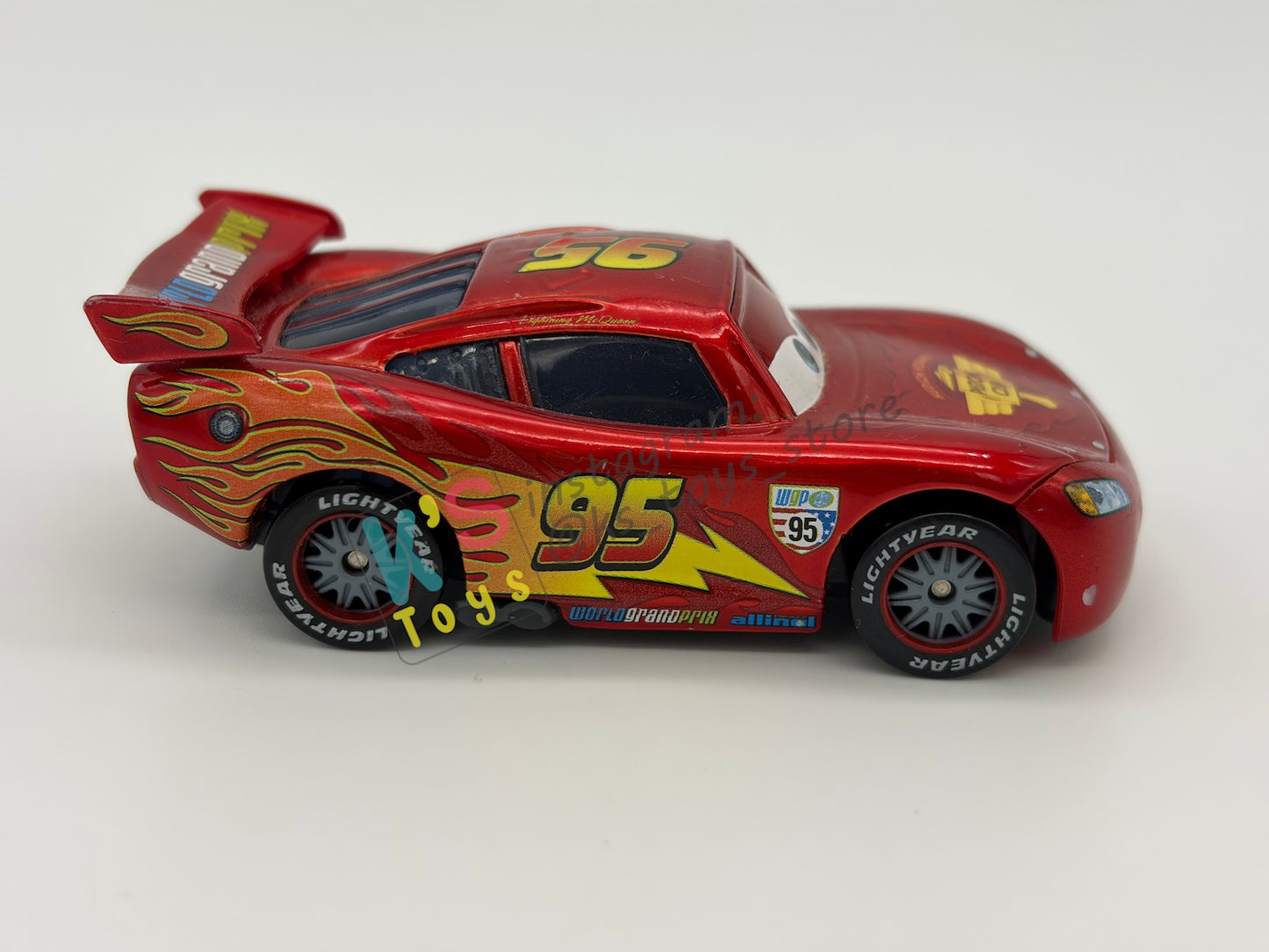 PRE-OWNED / LOOSE DISNEY PIXAR CARS 1:55 BY MATTEL - "CARS 2 LIGHTNING MCQUEEN, METALLIC FINISH" EXCLUSIVE TOYSRUS SPECIAL DECO - NEAR MINT CONDITION