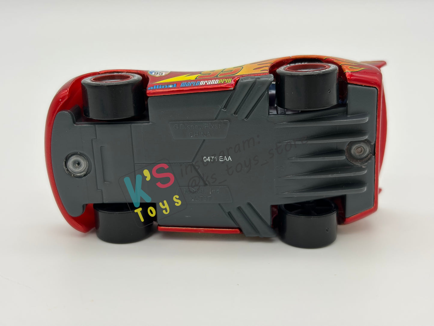 PRE-OWNED / LOOSE DISNEY PIXAR CARS 1:55 BY MATTEL - "CARS 2 LIGHTNING MCQUEEN, METALLIC FINISH" EXCLUSIVE TOYSRUS SPECIAL DECO - NEAR MINT CONDITION