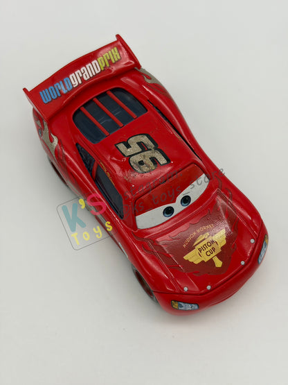 PRE-OWNED / LOOSE DISNEY PIXAR CARS - "FINISH LINE FRENZY LIGHTNING MCQUEEN GOLD" CARS 2 PLAYSET SERIES - NEAR MINT CONDITION - READ DESCRIPTION!!!!!!