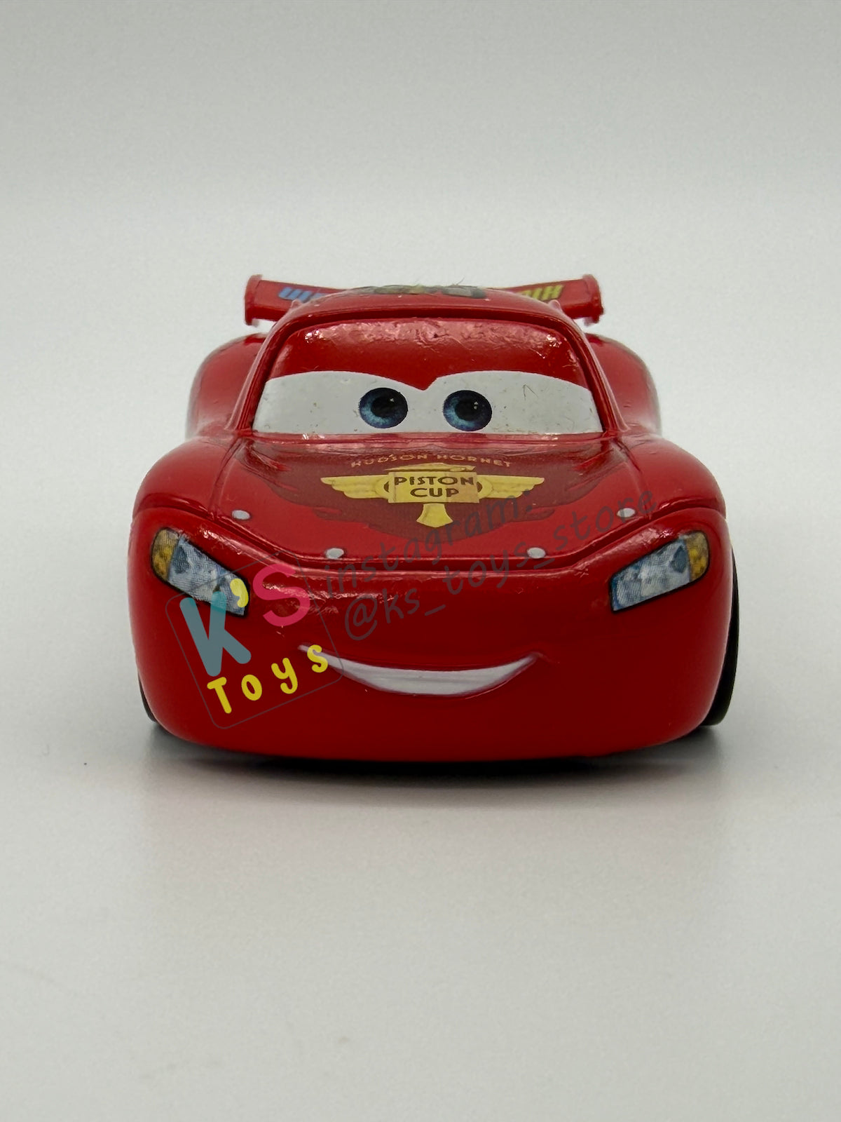 PRE-OWNED / LOOSE DISNEY PIXAR CARS - "FINISH LINE FRENZY LIGHTNING MCQUEEN GOLD" CARS 2 PLAYSET SERIES - NEAR MINT CONDITION - READ DESCRIPTION!!!!!!