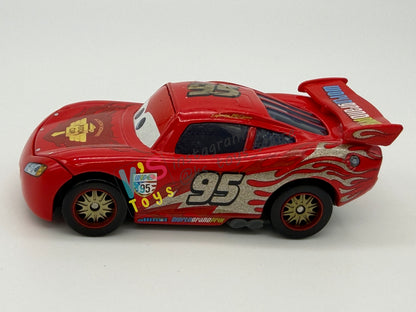 PRE-OWNED / LOOSE DISNEY PIXAR CARS - "FINISH LINE FRENZY LIGHTNING MCQUEEN GOLD" CARS 2 PLAYSET SERIES - NEAR MINT CONDITION - READ DESCRIPTION!!!!!!