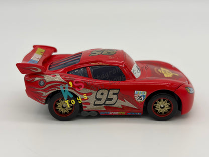 PRE-OWNED / LOOSE DISNEY PIXAR CARS - "FINISH LINE FRENZY LIGHTNING MCQUEEN GOLD" CARS 2 PLAYSET SERIES - NEAR MINT CONDITION - READ DESCRIPTION!!!!!!