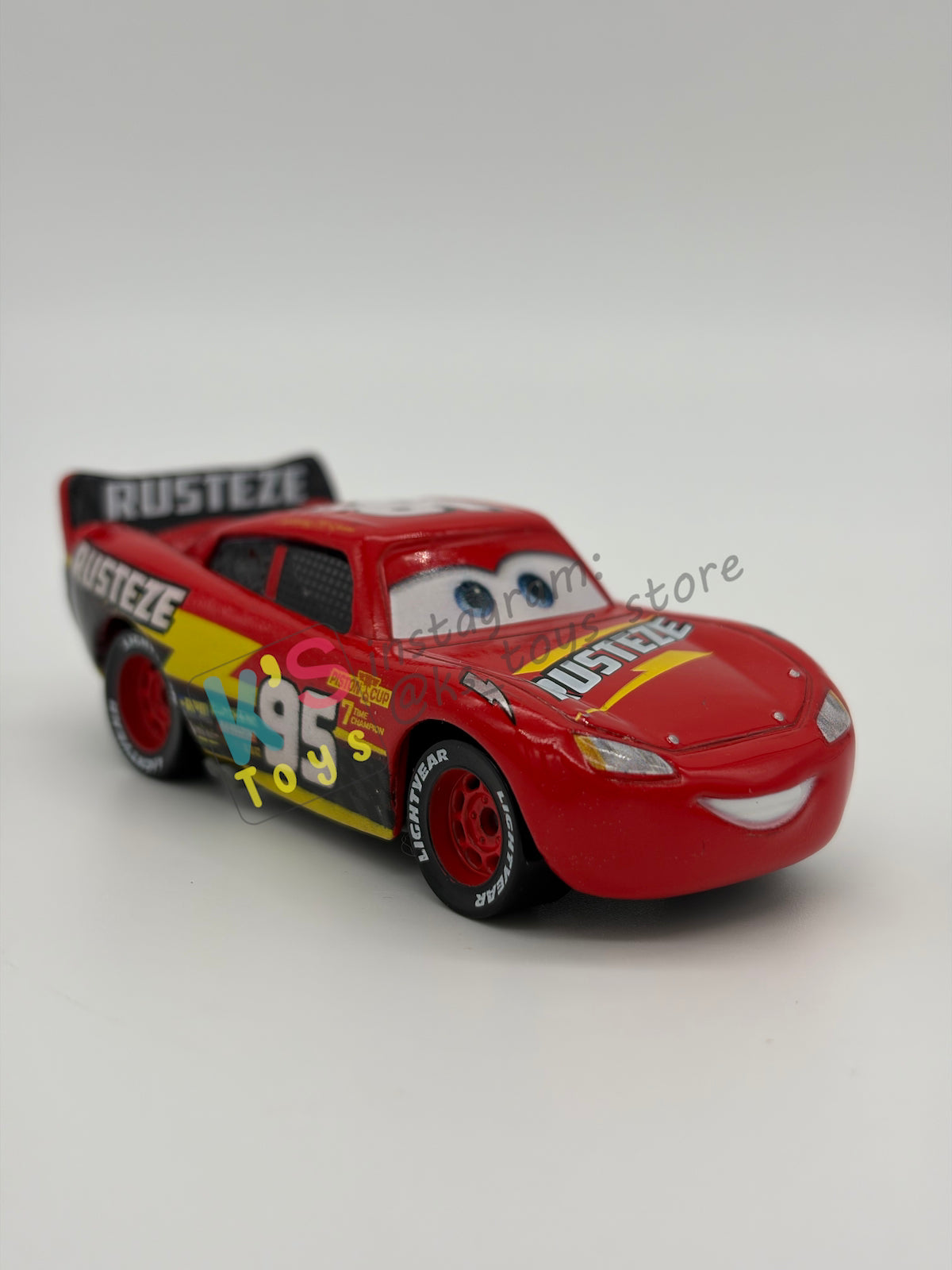 PRE-OWNED / LOOSE DISNEY PIXAR CARS BY MATTEL - "NASCAR LIGHTNING MCQUEEN" 2021 NASCAR SERIES - WITHOUT ACCESSORIES IN NEAR MINT CONDITION - READ DESCRIPTION!!!!!!!!!!