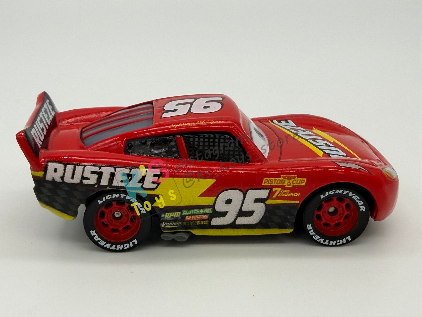 PRE-OWNED / LOOSE DISNEY PIXAR CARS BY MATTEL - "NASCAR LIGHTNING MCQUEEN" 2021 NASCAR SERIES - WITHOUT ACCESSORIES IN NEAR MINT CONDITION - READ DESCRIPTION!!!!!!!!!!