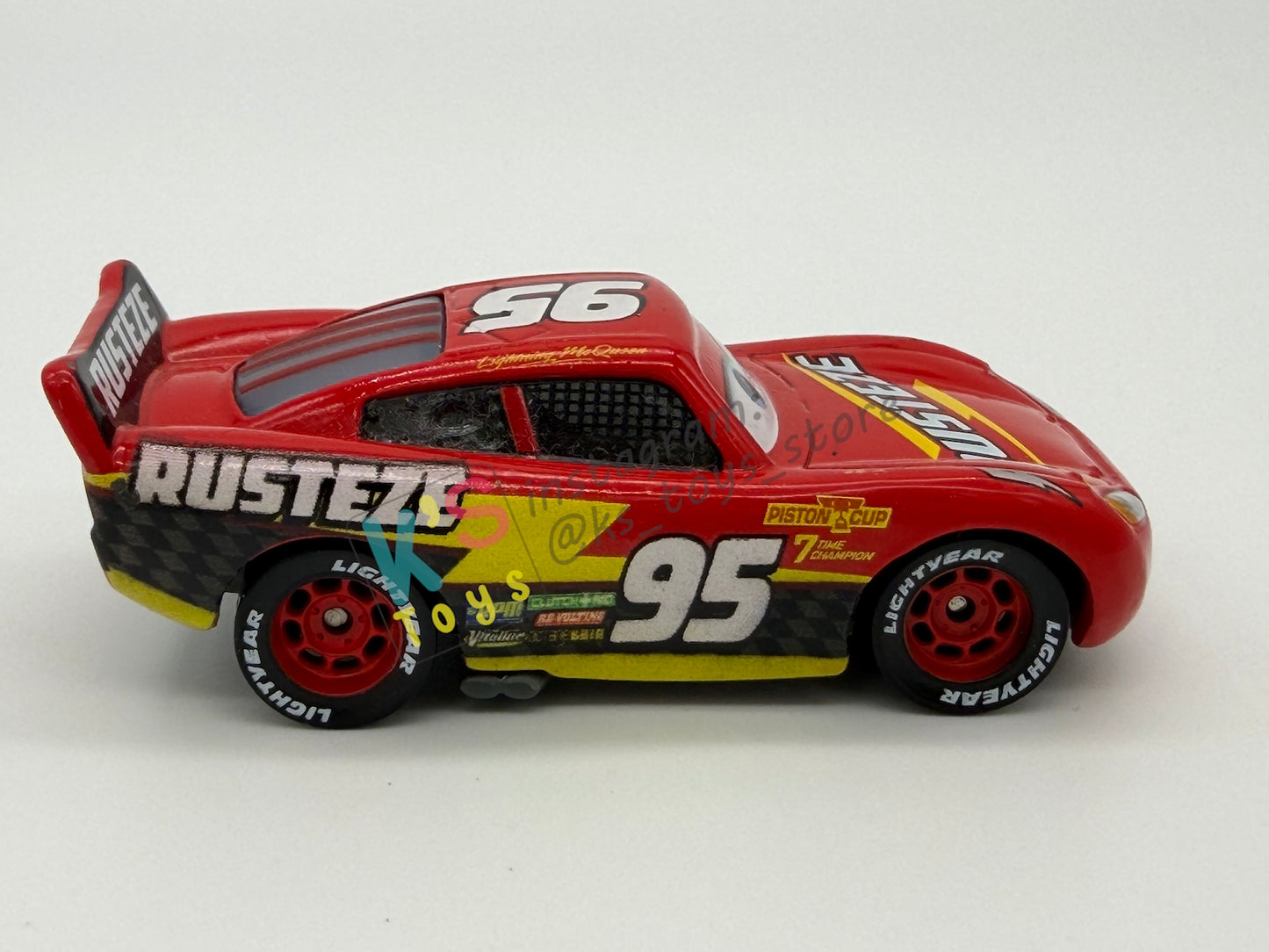 PRE-OWNED / LOOSE DISNEY PIXAR CARS BY MATTEL - "NASCAR LIGHTNING MCQUEEN" 2021 NASCAR SERIES - WITHOUT ACCESSORIES IN NEAR MINT CONDITION - READ DESCRIPTION!!!!!!!!!!