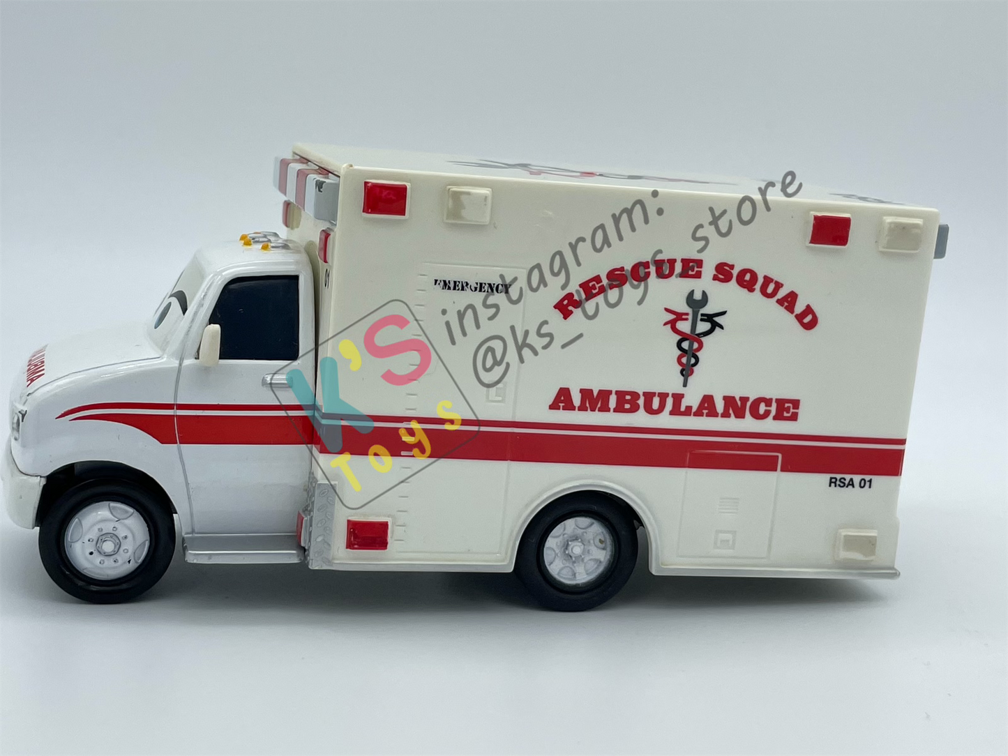 PRE-OWNED / LOOSE DISNEY PIXAR CARS "RESCUE SQUAD AMBULANCE" RESCUE SQUAD MATER SERIES- GOOD CONDITION