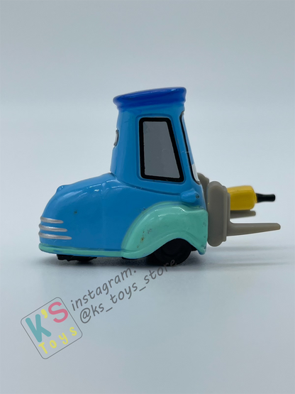 PRE-OWNED / LOOSE DISNEY PIXAR CARS - "RACE TEAM LUIGI AND WHEEL WELL GUIDO" PLAYED IN GOOD CONDITION