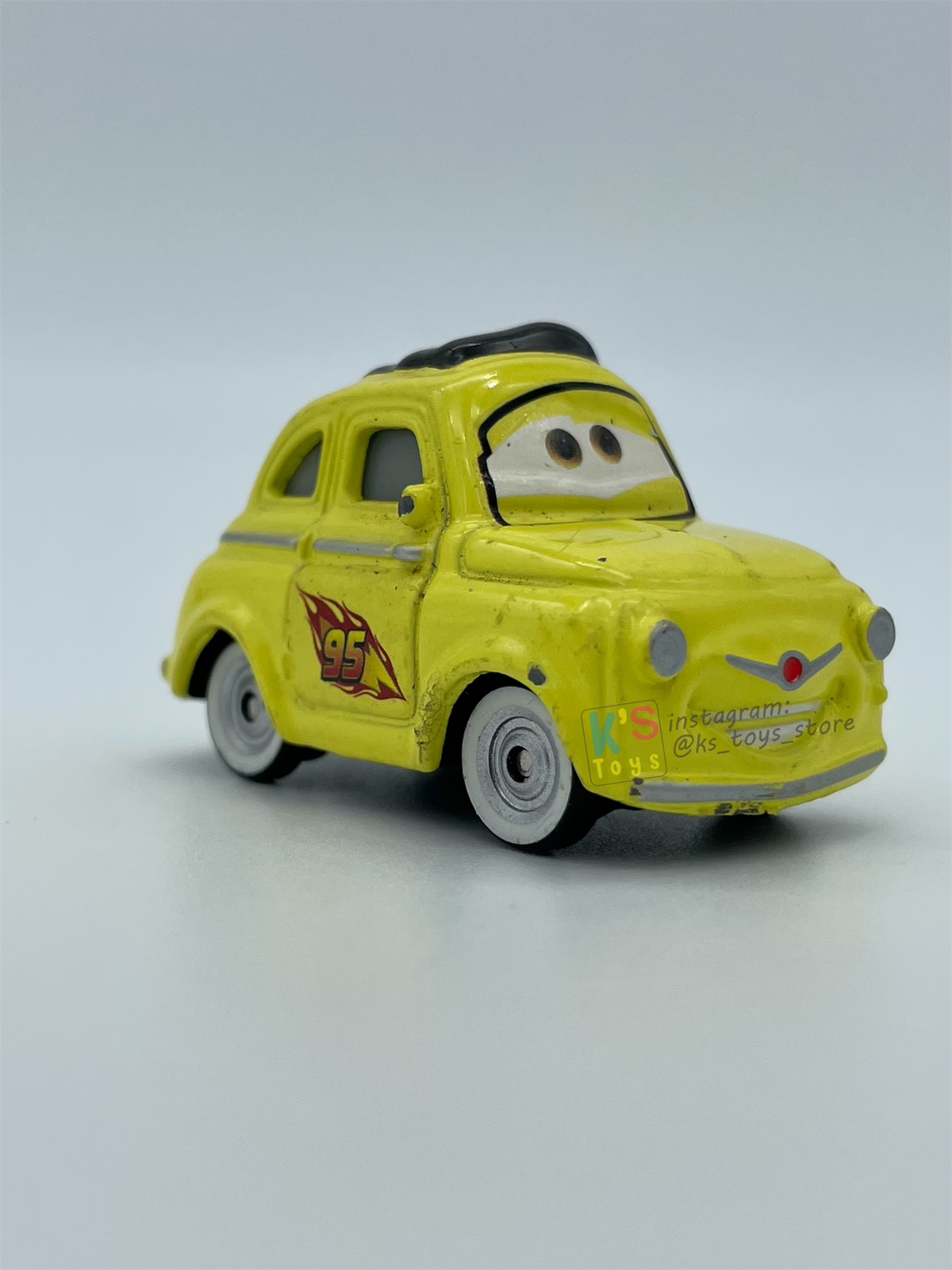 PRE-OWNED / LOOSE DISNEY PIXAR CARS - "RACE TEAM LUIGI AND WHEEL WELL GUIDO" PLAYED IN GOOD CONDITION