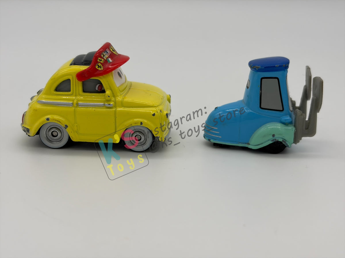 PRE-OWNED / LOOSE DISNEY PIXAR CARS BY MATTEL - "LUIGI & GUIDO FERRARI FANS" - CARS SUPERCHARGED SERIES - GOOD CONDITION BUT MISSING PART- READ DESCRIPTION!!!!!!!!!!!