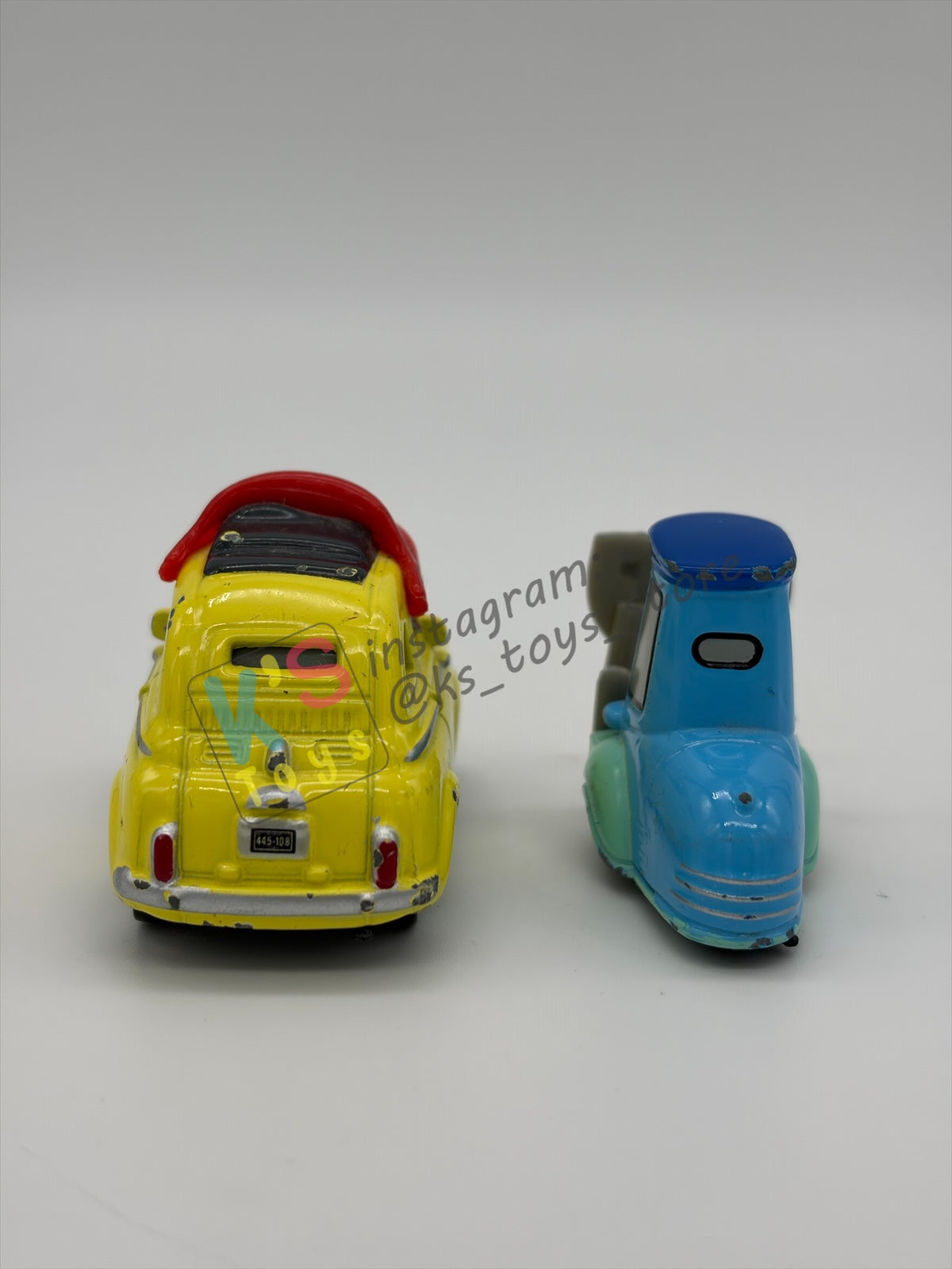 PRE-OWNED / LOOSE DISNEY PIXAR CARS BY MATTEL - "LUIGI & GUIDO FERRARI FANS" - CARS SUPERCHARGED SERIES - GOOD CONDITION BUT MISSING PART- READ DESCRIPTION!!!!!!!!!!!