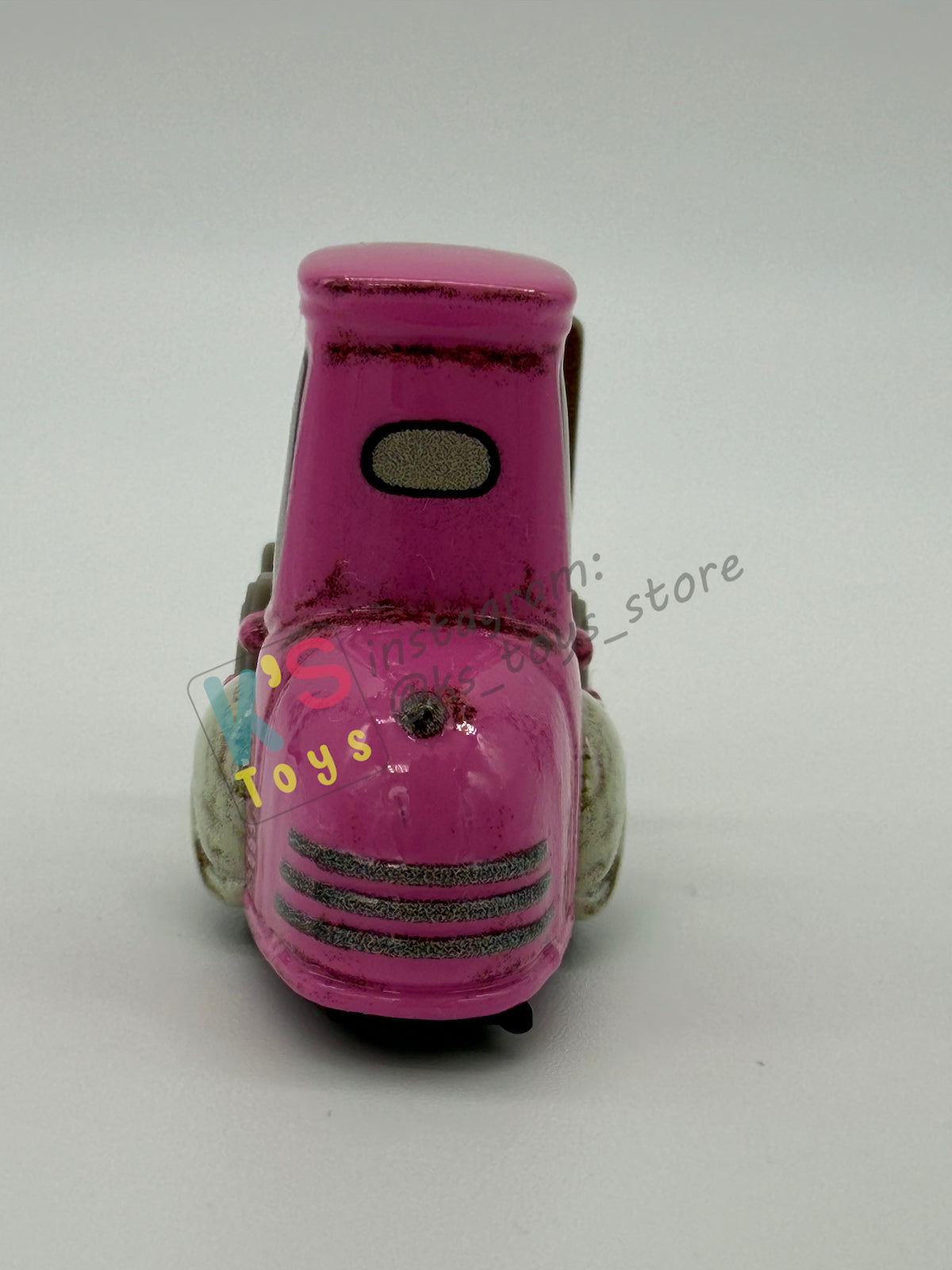 PRE-OWNED / LOOSE DISNEY PIXAR CARS 1:55 BY MATTEL - "JESSICA CARVILL (MISSING CONE)" CARS ONT HE ROAD SERIES - NEAR MINT CONDITION