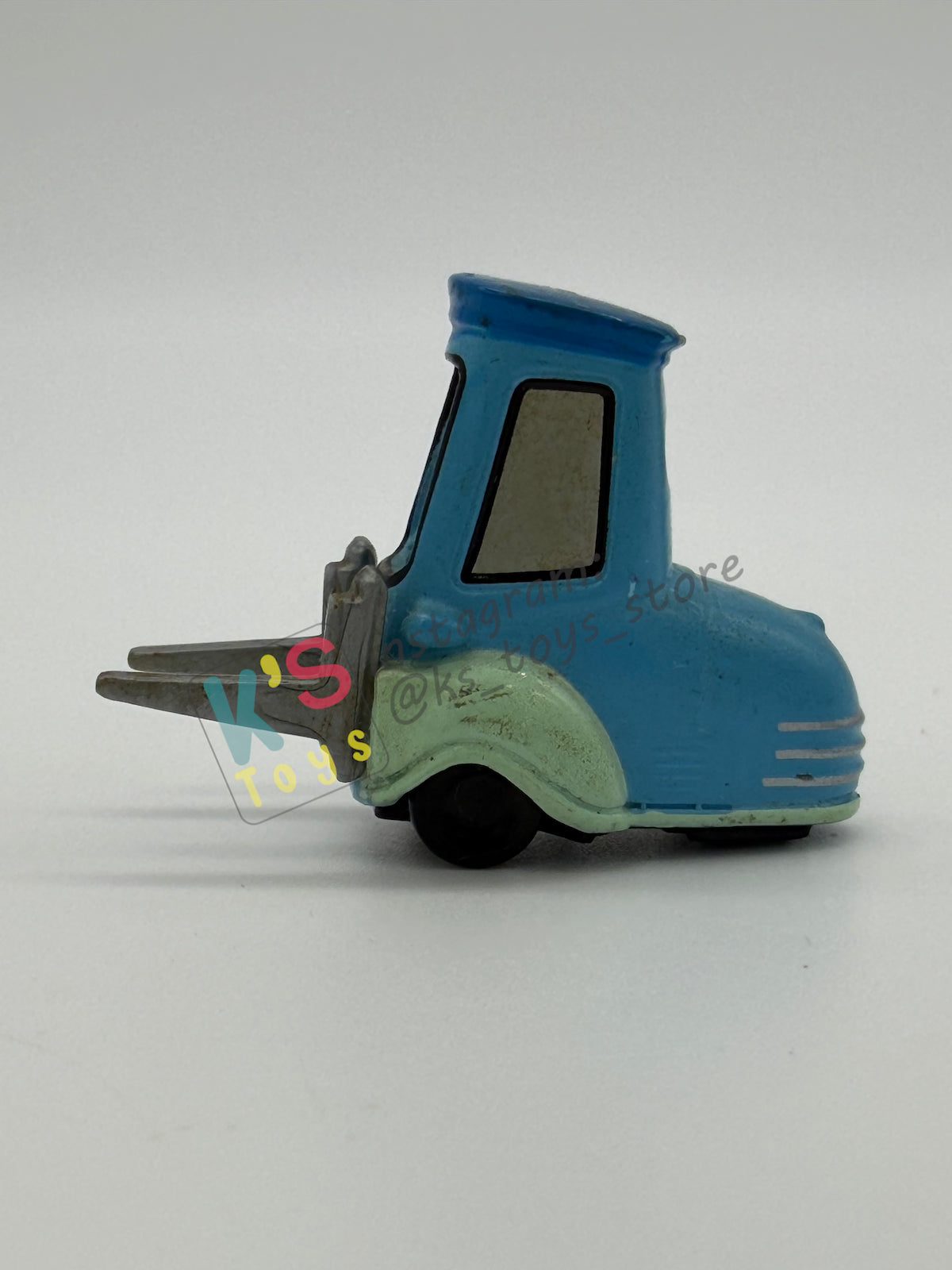 PRE-OWNED / LOOSE DISNEY PIXAR CARS 1:55 BY MATTEL - "GUIDO LENTICULAR EYES V 2" LENTICULAR EYES SERIES - NEAR MINT CONDITION