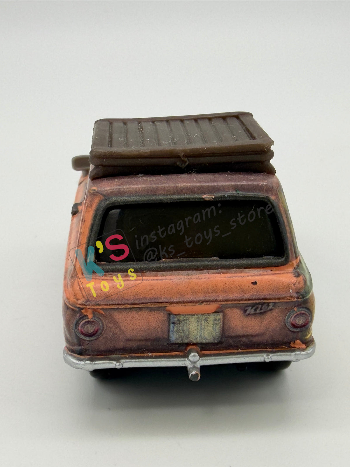 PRE-OWNED / LOOSE DISNEY PIXAR CARS 1:55 BY MATTEL - "JASON HUBKAP" CARS 2 PARIS PARTS MARKET SERIES - NEAR MINT CONDITION
