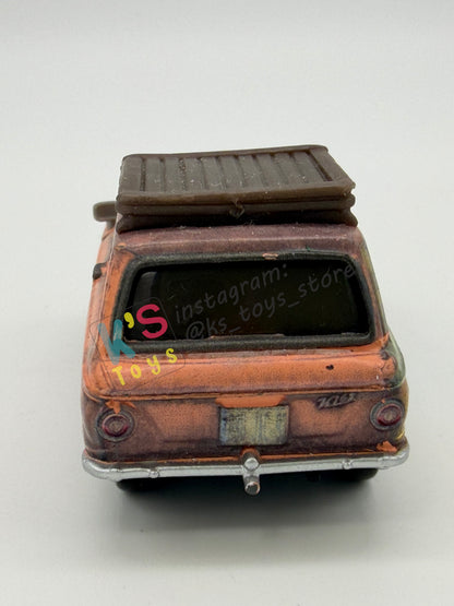 PRE-OWNED / LOOSE DISNEY PIXAR CARS 1:55 BY MATTEL - "JASON HUBKAP" CARS 2 PARIS PARTS MARKET SERIES - NEAR MINT CONDITION