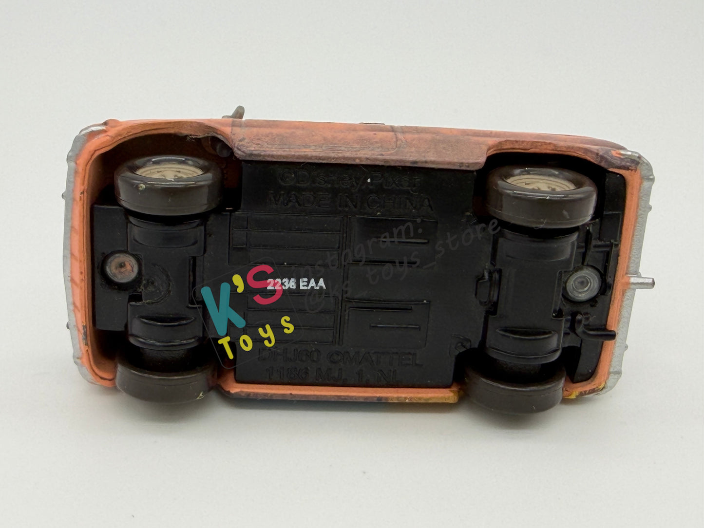 PRE-OWNED / LOOSE DISNEY PIXAR CARS 1:55 BY MATTEL - "JASON HUBKAP" CARS 2 PARIS PARTS MARKET SERIES - NEAR MINT CONDITION