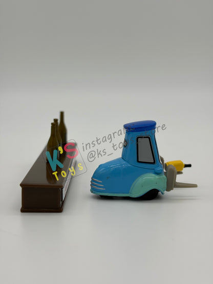PRE-OWNED / LOOSE DISNEY PIXAR CARS 1:55 BY MATTEL - "WHEEL WELL GUIDO" CARS 2 MEL DORADO SHOW SERIES - NEAR MINT CONDITION (Copy)
