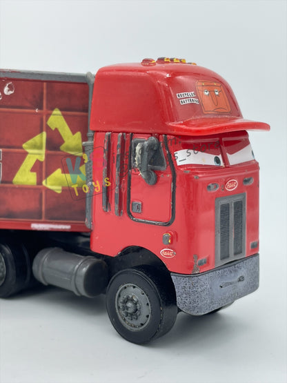 PRE-OWNED / LOOSE HAULER DISNEY PIXAR CARS BY MATTEL, PETERBILL / JERRY RECYCLED BATTERIES HAULER,  IN NEAR MINT CONDITION - PLEASE READ DESCRIPTION!!!!!!!!!!