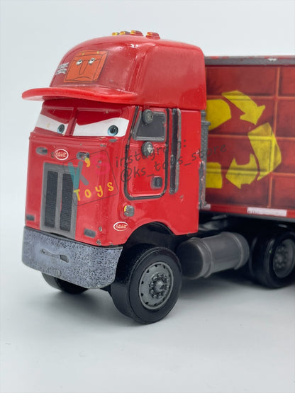 PRE-OWNED / LOOSE HAULER DISNEY PIXAR CARS BY MATTEL, PETERBILL / JERRY RECYCLED BATTERIES HAULER,  IN NEAR MINT CONDITION - PLEASE READ DESCRIPTION!!!!!!!!!!