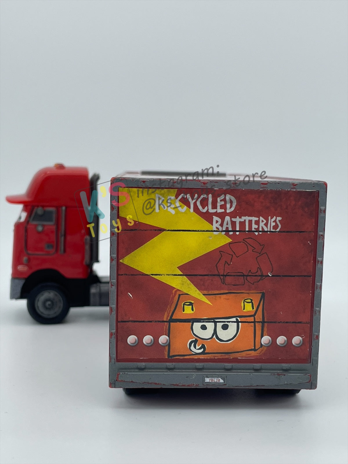 PRE-OWNED / LOOSE HAULER DISNEY PIXAR CARS BY MATTEL, PETERBILL / JERRY RECYCLED BATTERIES HAULER,  IN NEAR MINT CONDITION - PLEASE READ DESCRIPTION!!!!!!!!!!