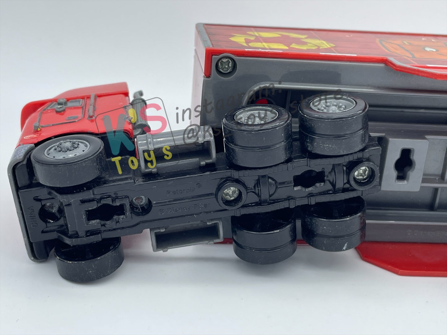 PRE-OWNED / LOOSE HAULER DISNEY PIXAR CARS BY MATTEL, PETERBILL / JERRY RECYCLED BATTERIES HAULER,  IN NEAR MINT CONDITION - PLEASE READ DESCRIPTION!!!!!!!!!!