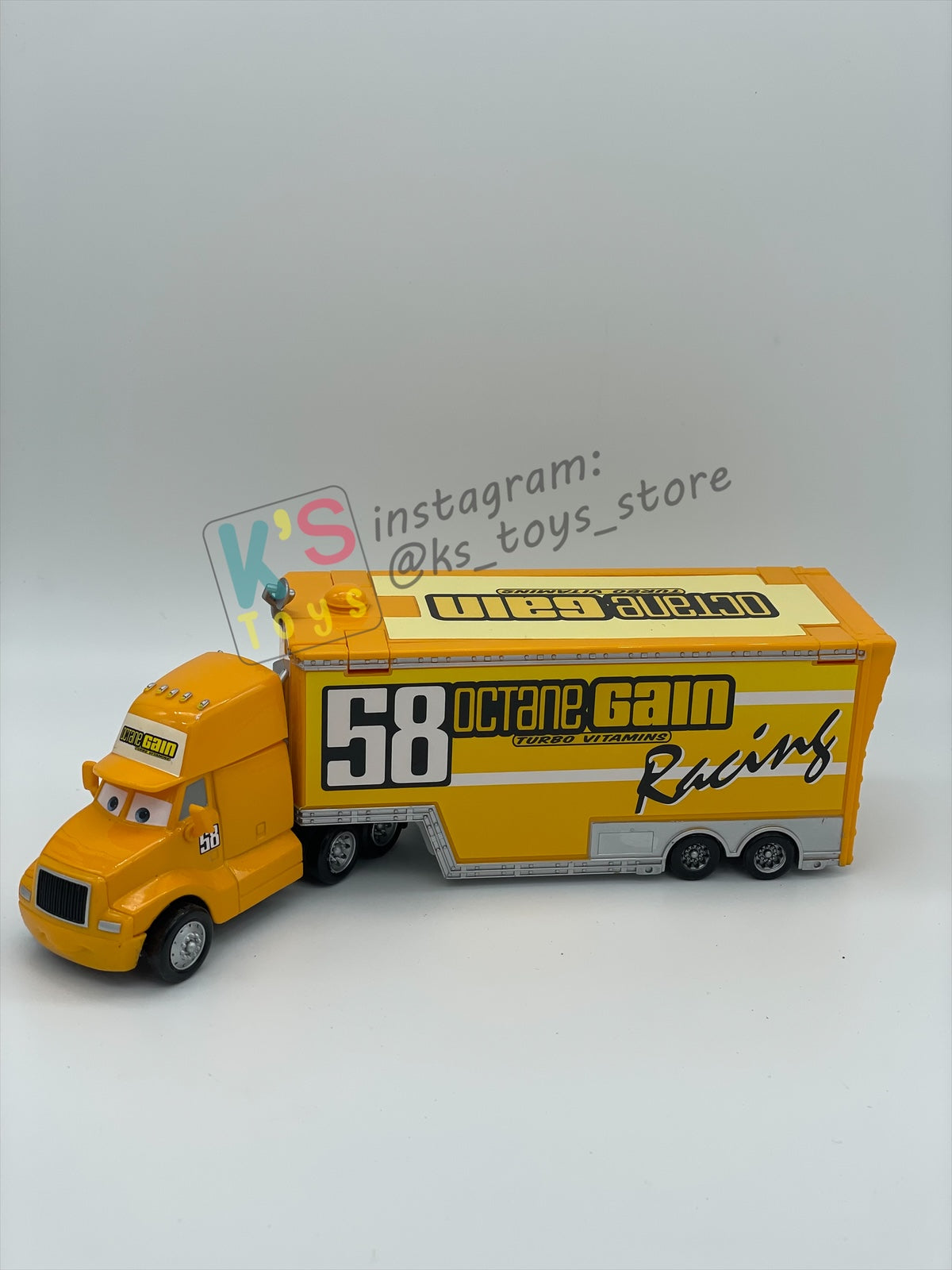 PRE-OWNED / LOOSE HAULER DISNEY PIXAR CARS BY MATTEL, MANNY / OCTANE GAIN HAULER,  IN NEAR MINT CONDITION - PLEASE READ DESCRIPTION!!!!!!!!!!
