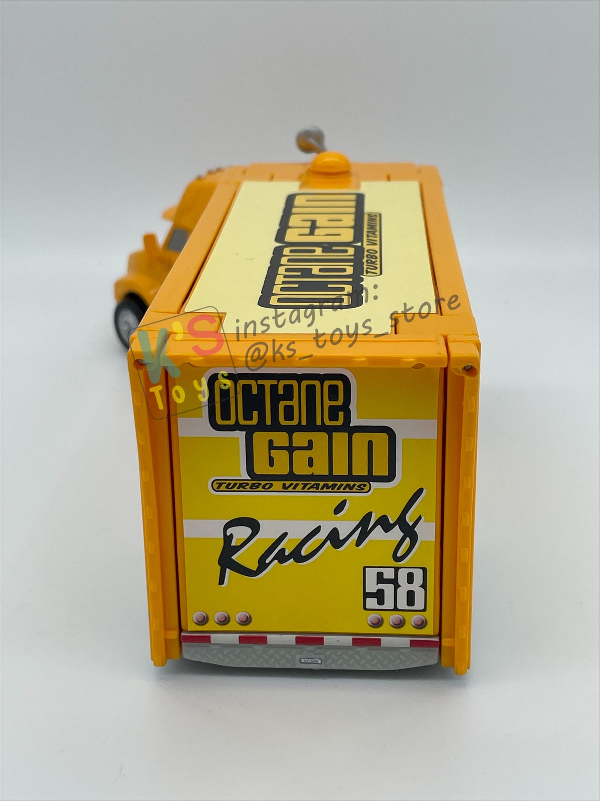 PRE-OWNED / LOOSE HAULER DISNEY PIXAR CARS BY MATTEL, MANNY / OCTANE GAIN HAULER,  IN NEAR MINT CONDITION - PLEASE READ DESCRIPTION!!!!!!!!!!
