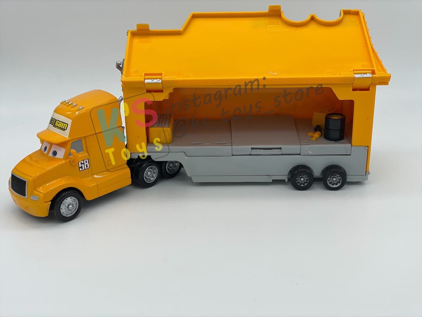 PRE-OWNED / LOOSE HAULER DISNEY PIXAR CARS BY MATTEL, MANNY / OCTANE GAIN HAULER,  IN NEAR MINT CONDITION - PLEASE READ DESCRIPTION!!!!!!!!!!