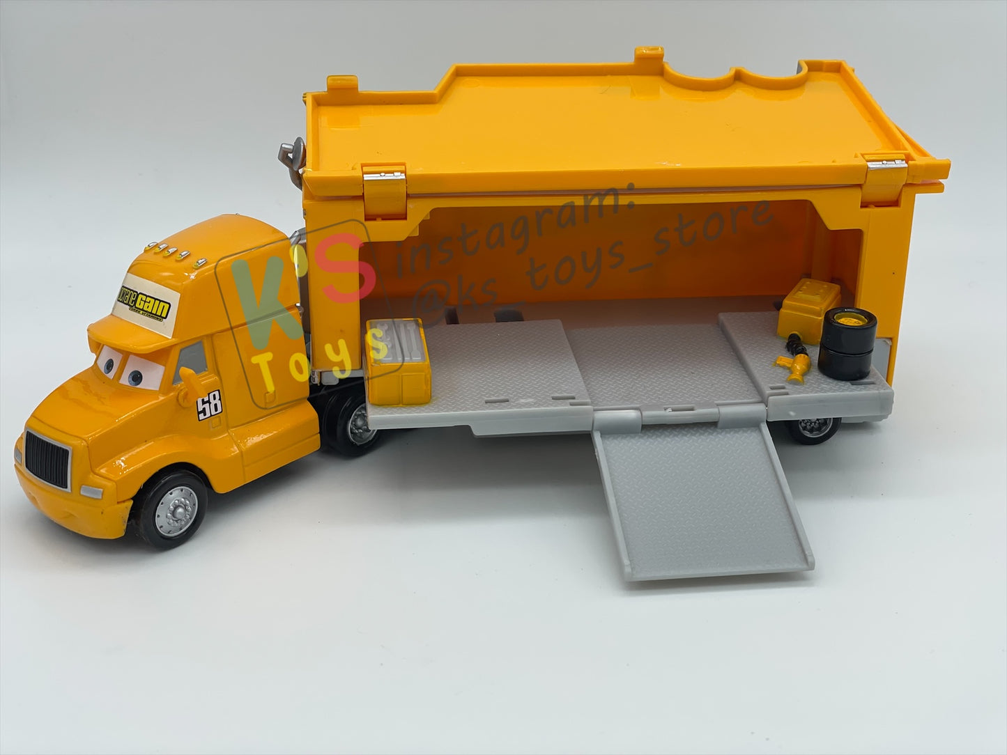 PRE-OWNED / LOOSE HAULER DISNEY PIXAR CARS BY MATTEL, MANNY / OCTANE GAIN HAULER,  IN NEAR MINT CONDITION - PLEASE READ DESCRIPTION!!!!!!!!!!