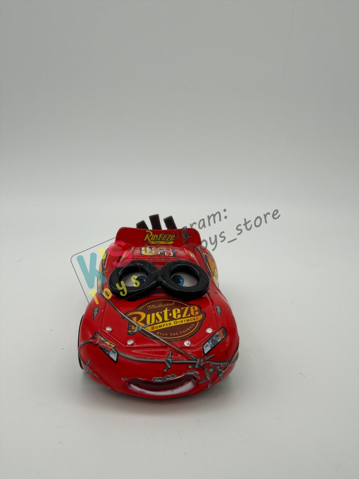 PRE-OWNED / LOOSE DISNEY PIXAR CARS - "SPINOUT LIGHTNING MCQUEEN" THE WORLD OF CARS SERIES - GOOD CONDITION - READ DESCRIPTION!!!!!!