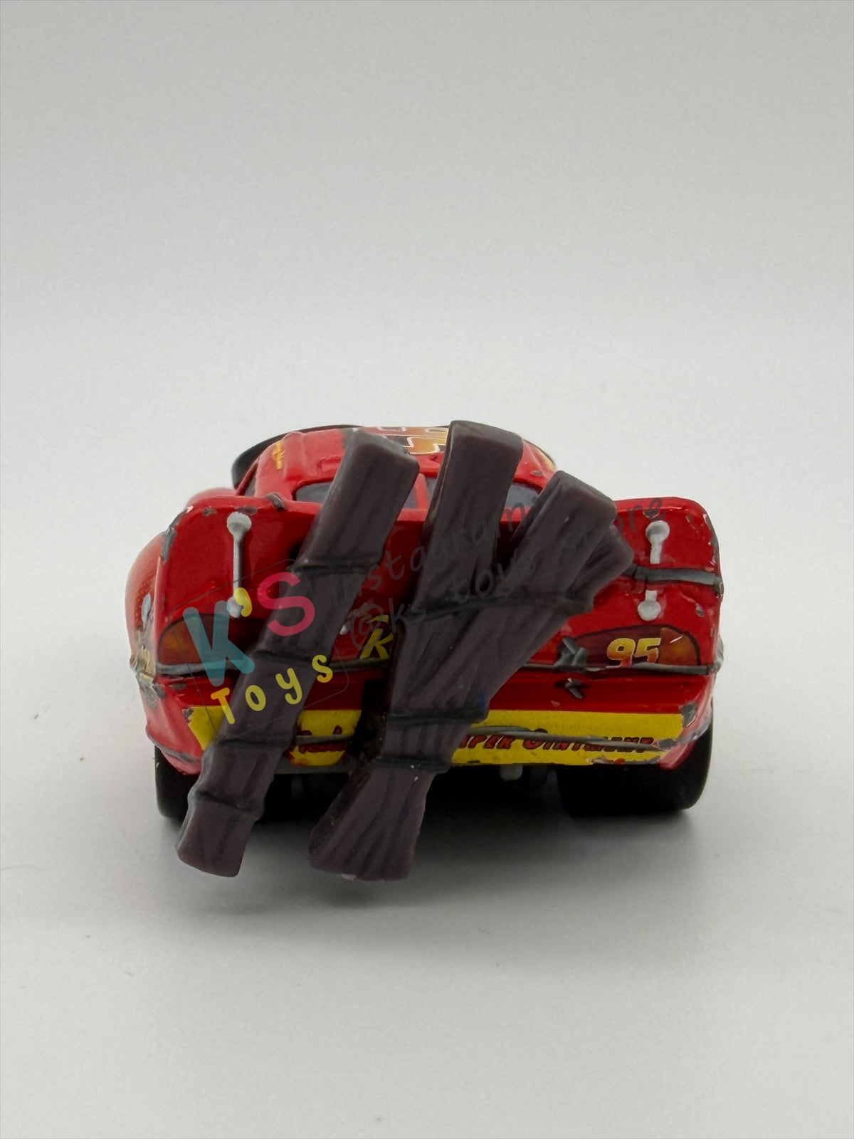 PRE-OWNED / LOOSE DISNEY PIXAR CARS - "SPINOUT LIGHTNING MCQUEEN" THE WORLD OF CARS SERIES - GOOD CONDITION - READ DESCRIPTION!!!!!!