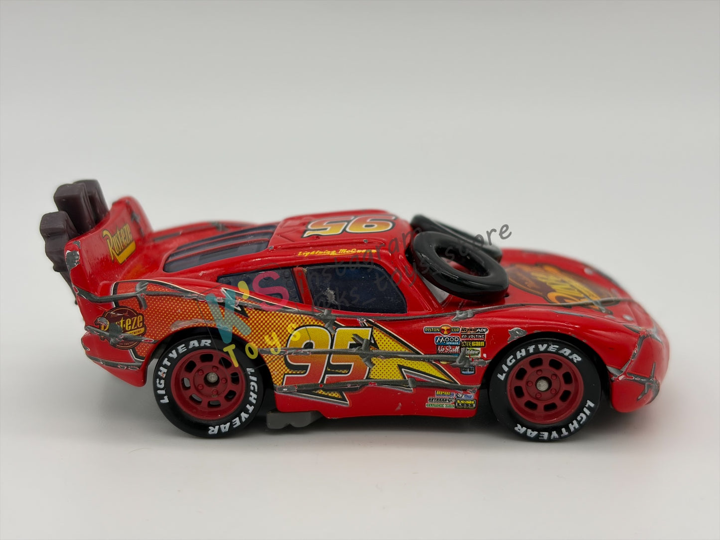 PRE-OWNED / LOOSE DISNEY PIXAR CARS - "SPINOUT LIGHTNING MCQUEEN" THE WORLD OF CARS SERIES - GOOD CONDITION - READ DESCRIPTION!!!!!!