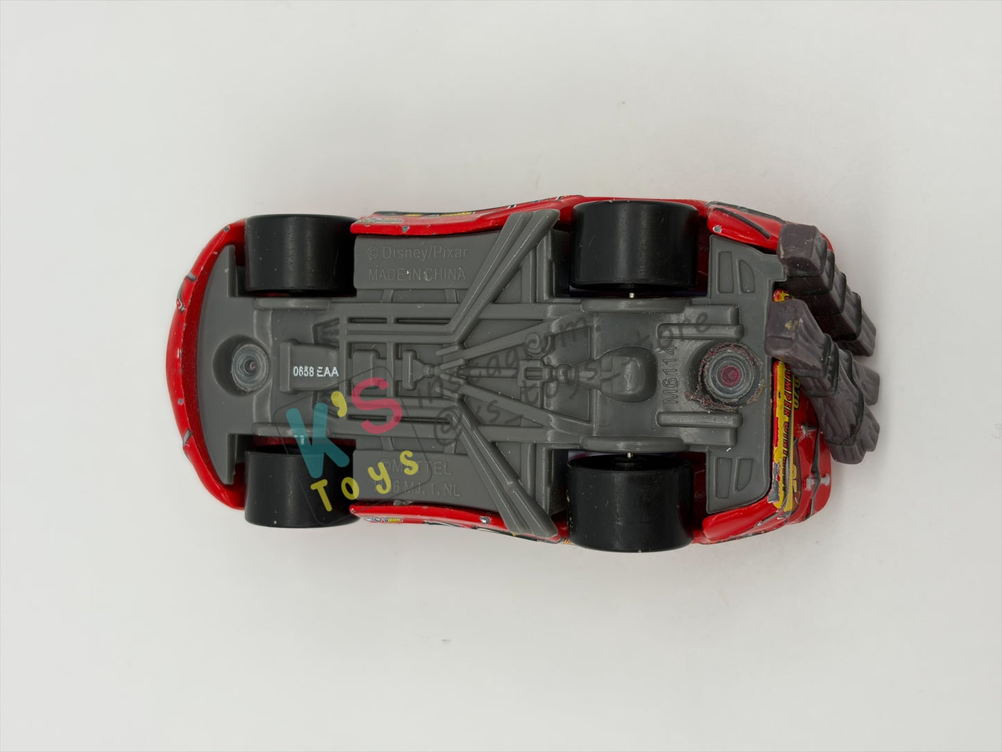 PRE-OWNED / LOOSE DISNEY PIXAR CARS - "SPINOUT LIGHTNING MCQUEEN" THE WORLD OF CARS SERIES - GOOD CONDITION - READ DESCRIPTION!!!!!!