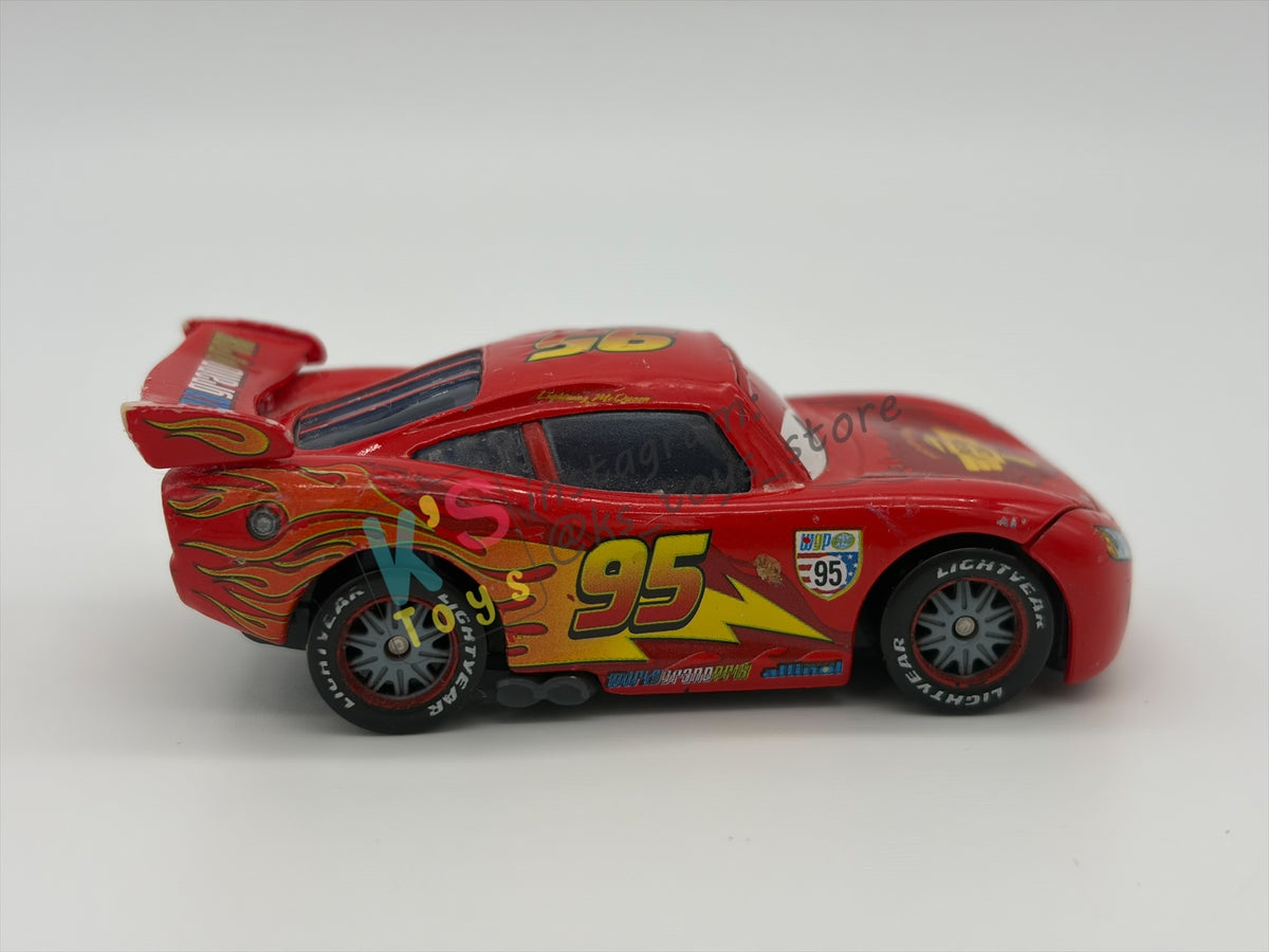 PRE-OWNED / LOOSE DISNEY PIXAR CARS BY MATTEL - "LIGHTNING MCQUEEN WITH RACING WHEELS" CARS 2 SERIES - PLAYED IN GOOD CONDITION - READ DESCRIPTION!!!!!!!!!!