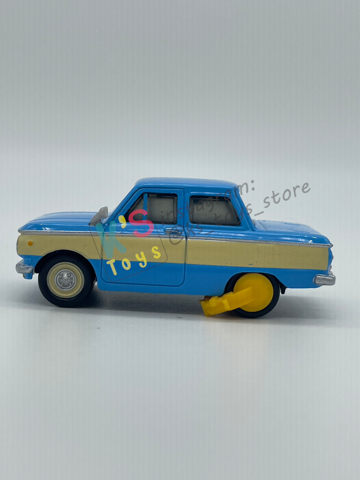 PRE-OWNED / LOOSE DISNEY PIXAR CARS 1:55 BY MATTEL - "VLADIMIR TRUNKOV WITH CAR BOOT" CARS 2 LONDON CHASE SERIES - NEAR MINT CONDITION