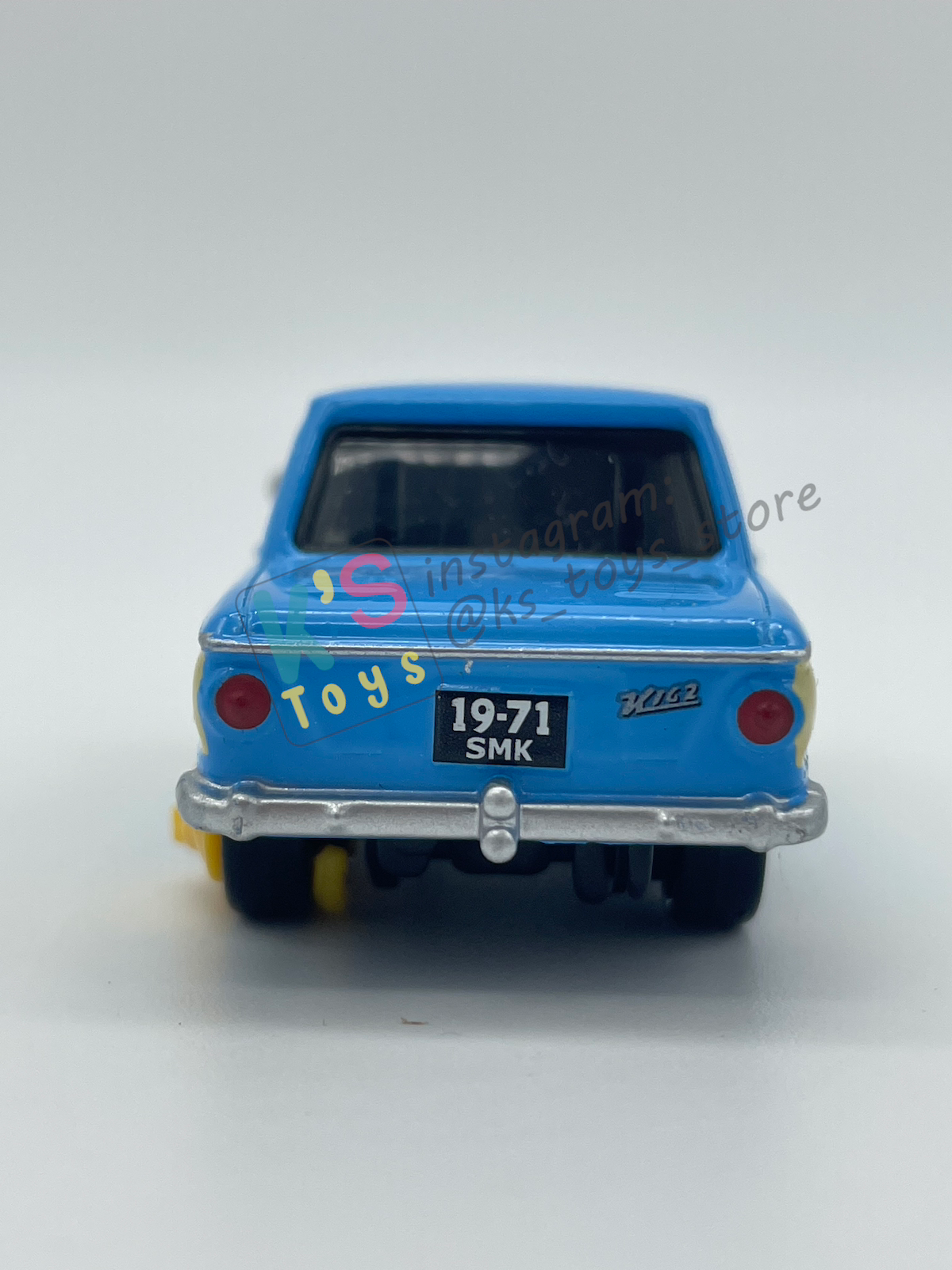 PRE-OWNED / LOOSE DISNEY PIXAR CARS 1:55 BY MATTEL - "VLADIMIR TRUNKOV WITH CAR BOOT" CARS 2 LONDON CHASE SERIES - NEAR MINT CONDITION