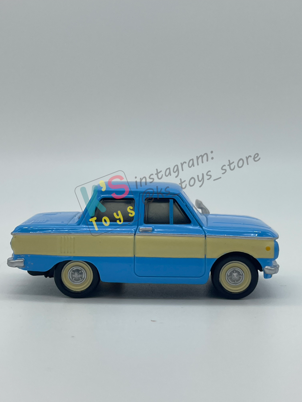 PRE-OWNED / LOOSE DISNEY PIXAR CARS 1:55 BY MATTEL - "VLADIMIR TRUNKOV WITH CAR BOOT" CARS 2 LONDON CHASE SERIES - NEAR MINT CONDITION